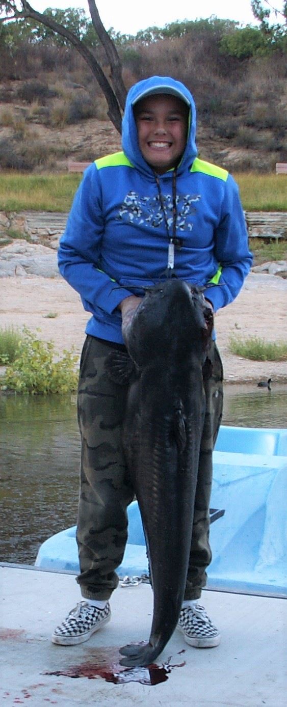 New Record Avery Lee, 2 Nov 17, 47lb, Mackerel, 12 lb test, log boom, PQ